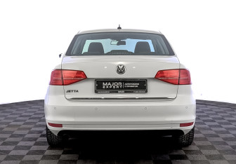 Подержанный автомобиль Volkswagen Jetta Sedan 2016 года (6 фото)