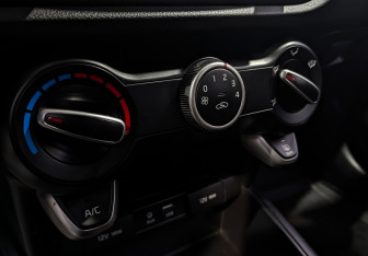 Подержанный автомобиль Kia Rio Hatchback 2019 года (24 фото)