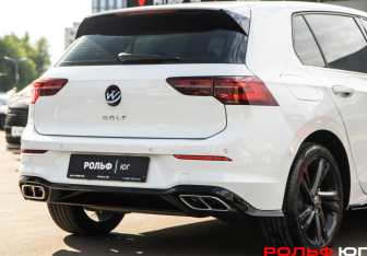 Подержанный автомобиль Volkswagen Golf Hatchback 2020 года (19 фото)
