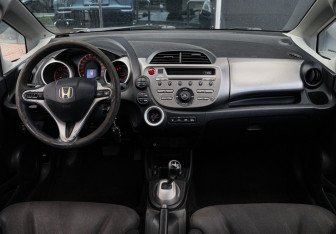 Подержанный автомобиль Honda Jazz 2009 года (9 фото)