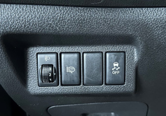 Подержанный автомобиль Nissan X-Trail 2011 года (19 фото)