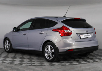 Подержанный автомобиль Ford Focus Hatchback 2011 года (7 фото)
