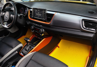 Подержанный автомобиль Kia Stonic 2018 года (7 фото)