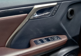 Подержанный автомобиль Lexus RX 2019 года (25 фото)