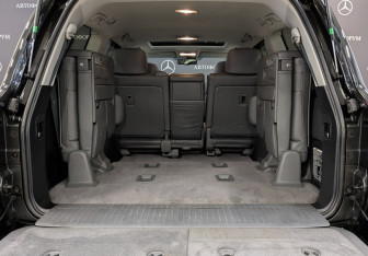 Подержанный автомобиль Toyota Land Cruiser Suv 2010 года (10 фото)