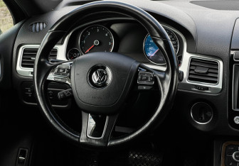 Подержанный автомобиль Volkswagen Touareg 2017 года (14 фото)