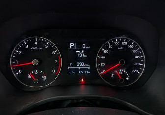 Подержанный автомобиль Kia Rio Hatchback 2021 года (14 фото)