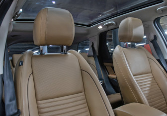 Подержанный автомобиль Land Rover Discovery Sport 2024 года (12 фото)