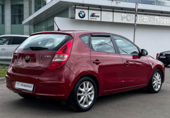 Подержанный автомобиль Hyundai i30 Hatchback 2009 года (5 фото)