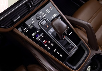 Подержанный автомобиль Porsche Cayenne 2020 года (21 фото)