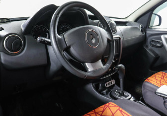 Подержанный автомобиль Renault Duster 2013 года (8 фото)
