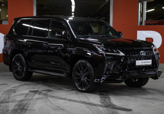 Подержанный автомобиль Lexus LX 2018 года (3 фото)