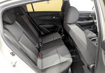 Подержанный автомобиль Kia Rio Hatchback 2020 года (12 фото)