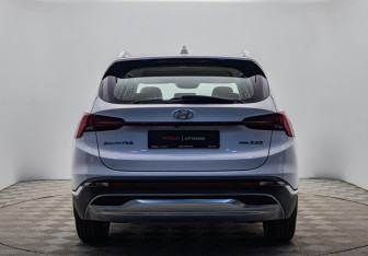Подержанный автомобиль Hyundai Santa Fe 2021 года (4 фото)