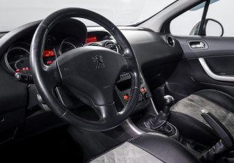 Подержанный автомобиль Peugeot 308 Hatchback 2011 года (14 фото)