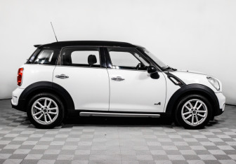 Подержанный автомобиль MINI Countryman 2016 года (4 фото)
