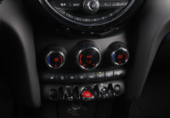 Подержанный автомобиль MINI Hatch 2020 года (16 фото)