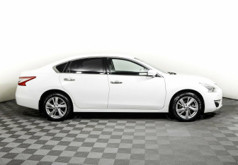 Подержанный автомобиль Nissan Teana 2015 года (4 фото)