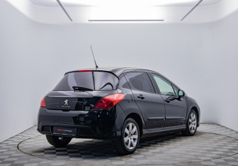 Подержанный автомобиль Peugeot 308 Hatchback 2011 года (5 фото)