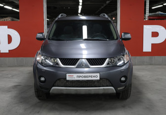 Подержанный автомобиль Mitsubishi Outlander 2008 года (2 фото)
