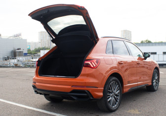 Подержанный автомобиль Audi Q3 2019 года (18 фото)