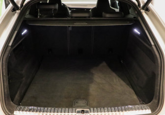 Подержанный автомобиль Audi Q8 2018 года (29 фото)