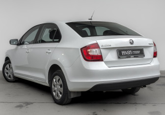 Подержанный автомобиль Skoda Rapid Liftback 2019 года (7 фото)