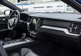 Подержанный автомобиль Volvo S60 2021 года (14 фото)