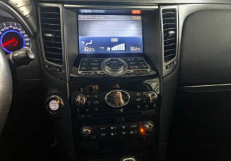 Подержанный автомобиль Infiniti FX 2011 года (14 фото)