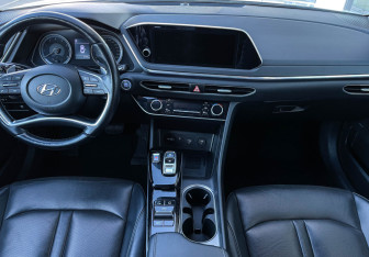 Подержанный автомобиль Hyundai Sonata 2019 года (12 фото)