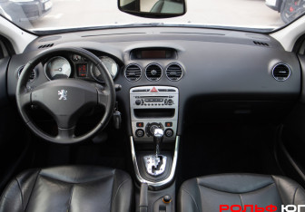 Подержанный автомобиль Peugeot 308 Wagon 2008 года (11 фото)