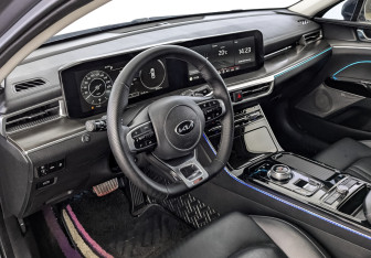 Подержанный автомобиль Kia K5 2020 года (15 фото)