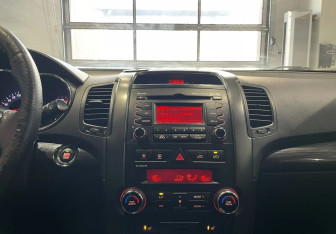 Подержанный автомобиль Kia Sorento 2012 года (15 фото)