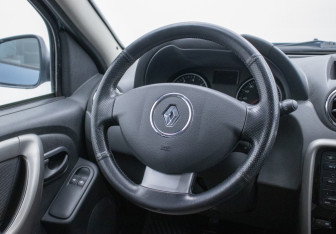 Подержанный автомобиль Renault Duster 2014 года (15 фото)
