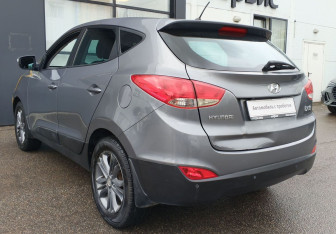 Подержанный автомобиль Hyundai ix35 2014 года (7 фото)