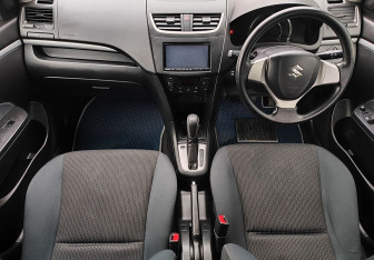 Подержанный автомобиль Suzuki Swift Hatchback 2015 года (10 фото)