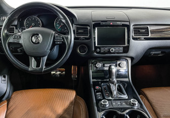 Подержанный автомобиль Volkswagen Touareg 2014 года (12 фото)