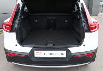 Подержанный автомобиль Volvo XC40 2019 года (8 фото)