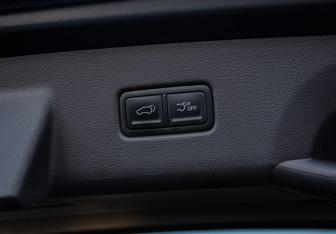 Подержанный автомобиль Kia Carnival 2021 года (13 фото)
