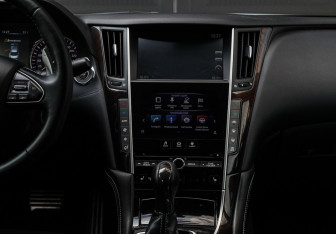 Подержанный автомобиль Infiniti Q50 2014 года (11 фото)