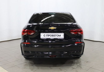 Подержанный автомобиль Chevrolet Monza 2023 года (5 фото)