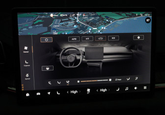 Подержанный автомобиль Zeekr 001 2022 года (17 фото)