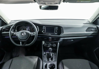 Подержанный автомобиль Volkswagen Jetta Sedan 2020 года (8 фото)