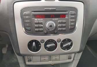 Подержанный автомобиль Ford Focus Sedan 2011 года (13 фото)