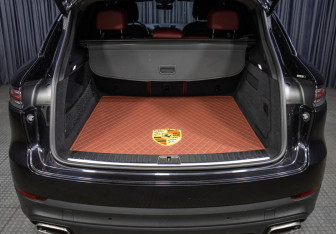 Подержанный автомобиль Porsche Cayenne 2019 года (10 фото)