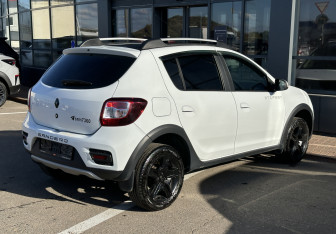 Подержанный автомобиль Renault Sandero 2020 года (5 фото)