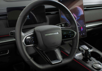 Подержанный автомобиль Jaecoo J7 2023 года (14 фото)