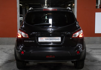 Подержанный автомобиль Nissan Qashqai+2 2011 года (6 фото)