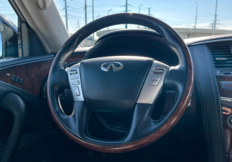 Подержанный автомобиль Infiniti QX80 2017 года (14 фото)