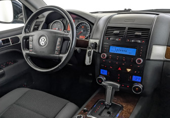 Подержанный автомобиль Volkswagen Touareg 2009 года (27 фото)